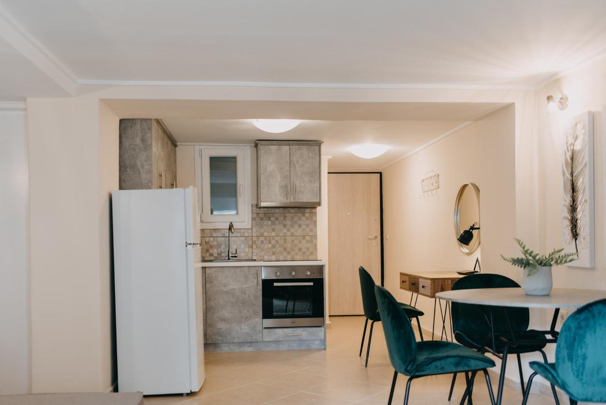 Best House, Central Luxury Apartment, Agiou Nikolaou, Patra 外观 照片