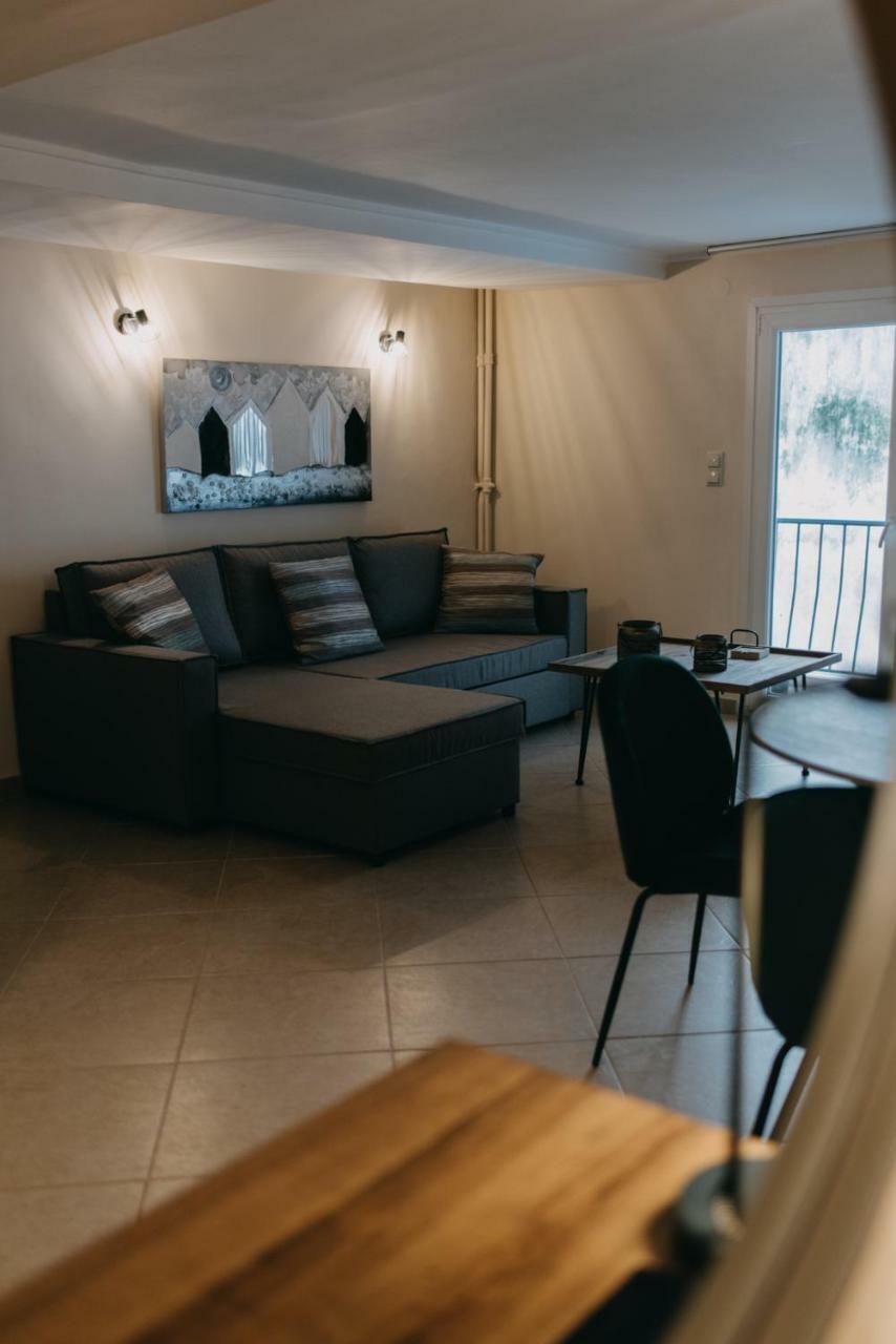 Best House, Central Luxury Apartment, Agiou Nikolaou, Patra 外观 照片